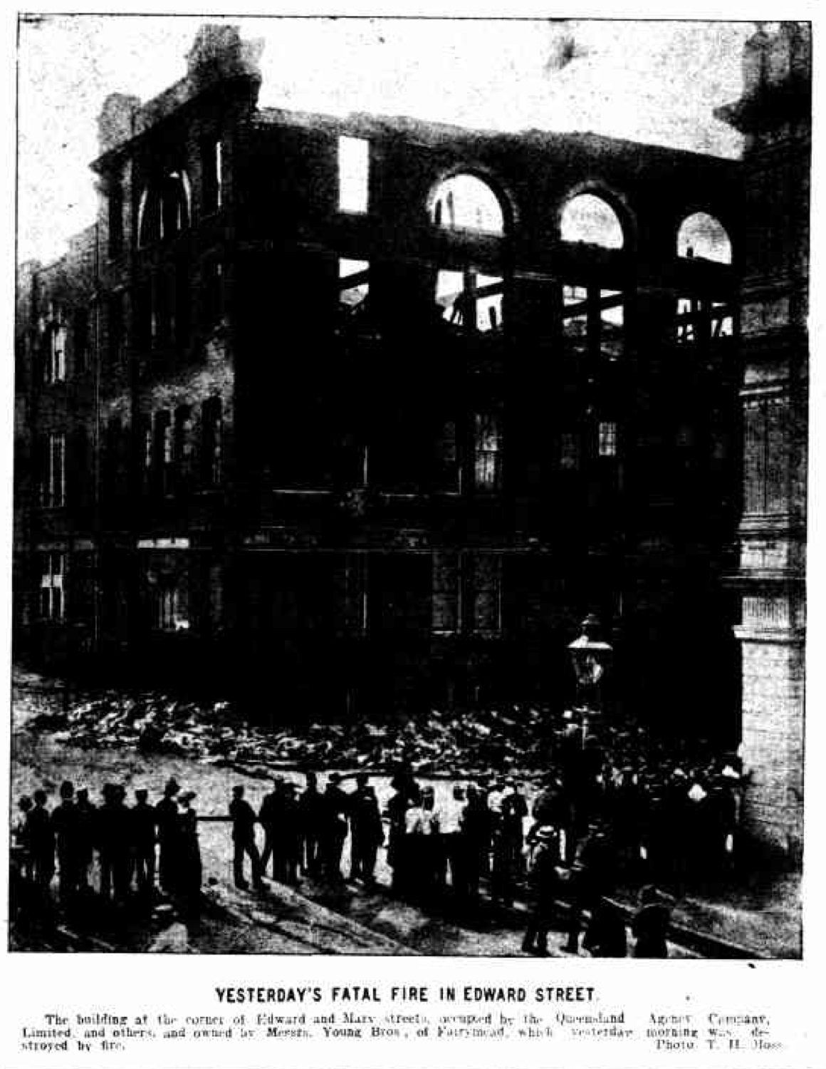 Warehouse destroyed by fire in Edward Street, Brisbane, 1912