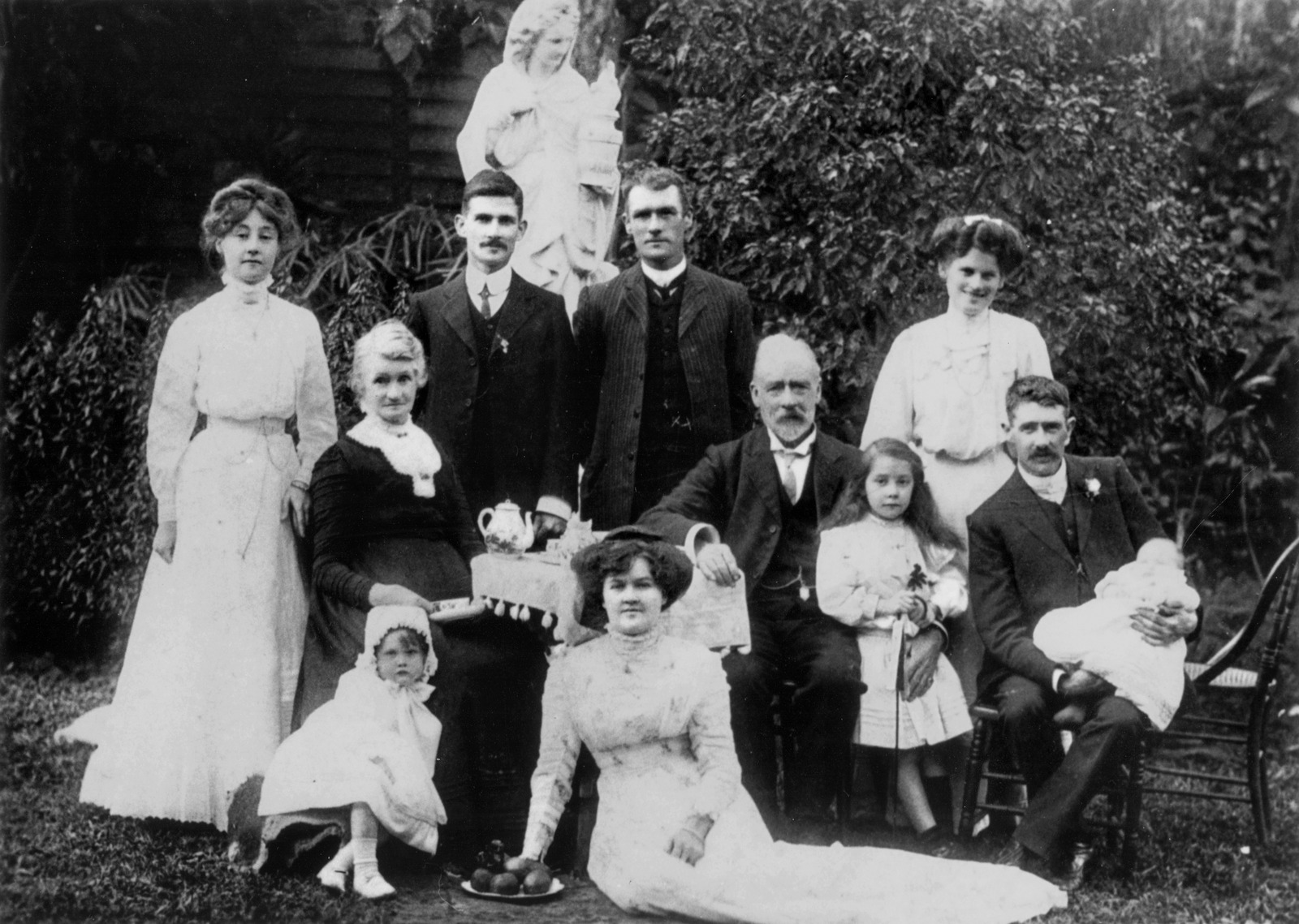 Soutter family pictured in a garden setting, Brisbane, 1910