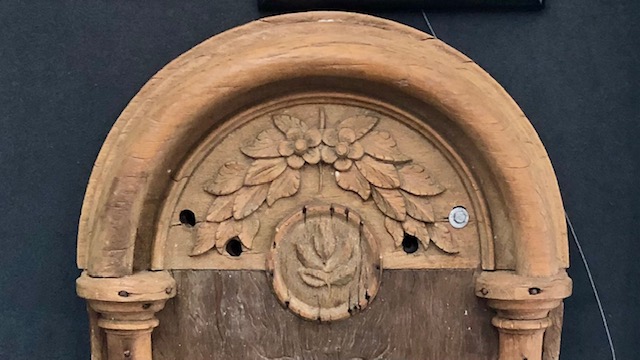 Flower carvings on a wooden headstone